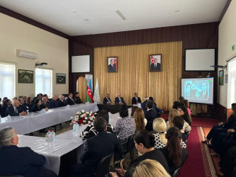 Ümummilli Lider Heydər Əliyevin anadan olmasının 103-cü ildönümü ilə əlaqədar “Ulu Öndər Heydər Əliyevin irsi milli sərvətimizdir” mövzusunda rayon tədbiri keçirildi.