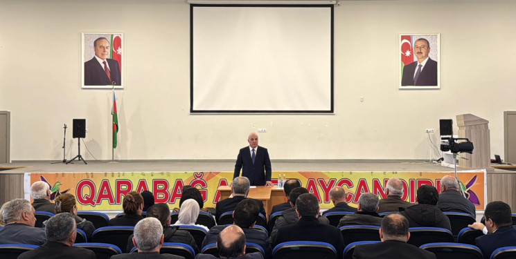 Rayon İcra Hakimiyyəti başçısı Ramiz Həsənov sakinlərin müraciətlərini yerində dinlədi