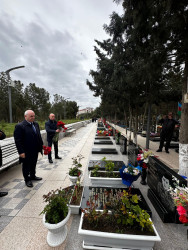 Aprel döyüşləri şəhidi Rəşid Baxşəliyevin  və Sumqayıt şəhər Şəhidlər Xiyabanında dəfn olunan şəhidlərimizin məzarları ziyarət olundu.