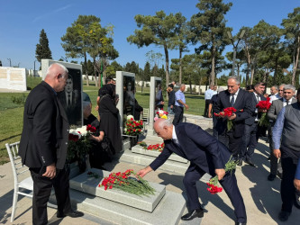 27 Sentyabr – Anım Günü ilə əlaqədar Zəngilan Rayon İcra Hakimiyyətinin təşkilatçılığı ilə Azərbaycanın ərazi bütövlüyünün bərpası uğrunda canından keçmiş şəhidlərin əziz xatirəsi ehtiramla yad edildi